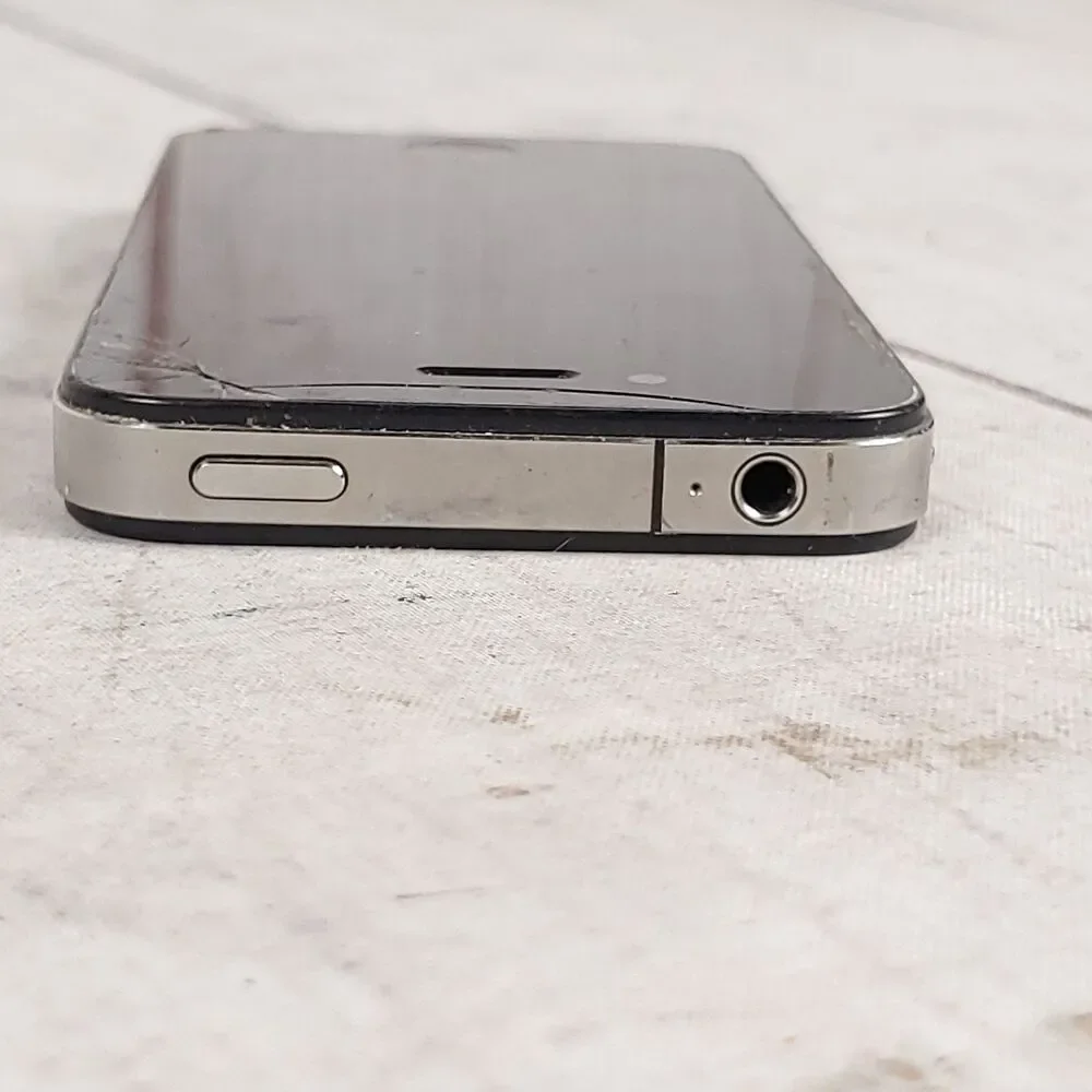 Apple iPhone 4 A1332 FOR PARTS OR REPAIR - Untested Black Smart Phone 7.1.2